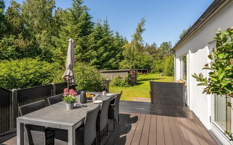 Paule - 1.3Km from the Sea: Hout, Struik, Veranda, Meubilair, Dek, Houten Vloer, Buitenmeubels, Hardwood, Tuin