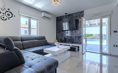 Damir: Meubilair, Interieur Ontwerp, Flooring, Bankstel, Verdieping, Woonkamer, Plafond, Tafel, Verlichting, Appartement