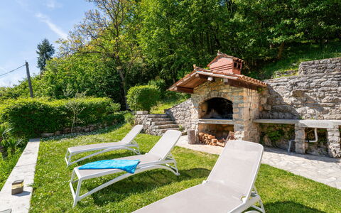 Sirotnjak 1: Zwembad, Buitenmeubels, Toevlucht, Meubilair, Tuin, Ligstoel, Eco Hotel, Flagstone, Stoel, Landscaping