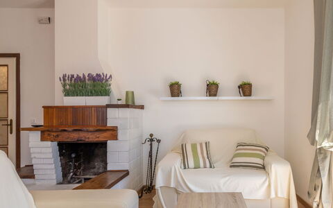 Enda: Meubilair, Interieur Ontwerp, Flooring, Muur, Verdieping, Hout, Kamer, Woonkamer, Verlichting, Bankstel