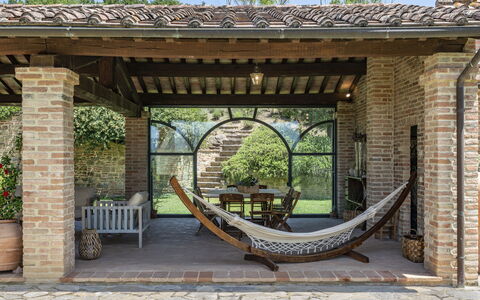 Aqua Bio Retreat: Meubilair, Steen, Tuin, Buitenmeubels, Bloempot, Outdoor Structuur, Stoel, Kolom, Patio, Landgoed