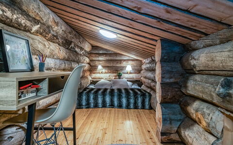 Tunturin Villa Pipo: Hout, Slaapkamer, Plafond, Huis, Laken, Bedding, Hardwood, Bed, Blokhut, Linens