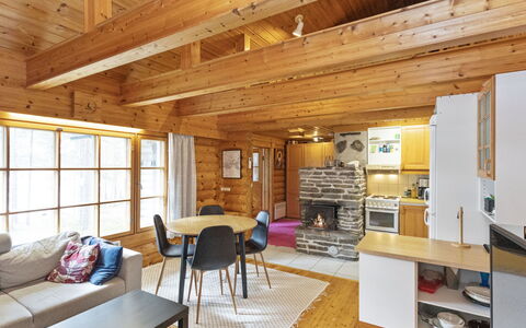 Ahvenmäki B: Interieur Ontwerp, Hout, Flooring, Plafond, Verdieping, Meubilair, Kamer, Woonkamer, Bankstel, Verblijf