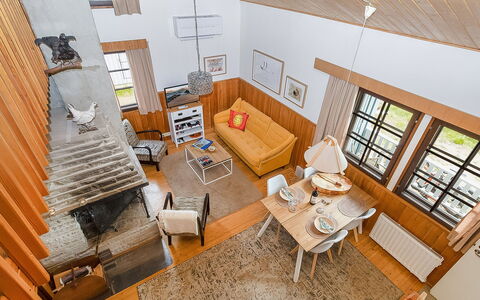 Maijantupa: Hout, Interieur Ontwerp, Flooring, Verdieping, Plafond, Bankstel, Meubilair, Woonkamer, Kamer, Appartement