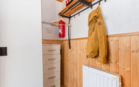 Maijantupa: Hout, Flooring, Kamer, Beits, Plafond, Hardwood, Plank, Multiplex, Cabinetry, Houten Vloer