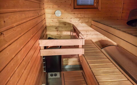 Saunaharju 6: Bed, Meubilair, Slaapkamer, Interieur Ontwerp, Bedding, Laken, Flooring, Hout, Verdieping, Kamer
