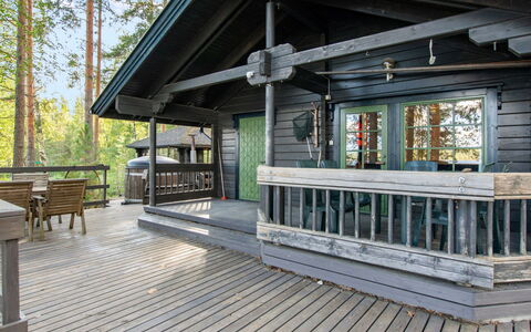 Susiranta: Hout, Veranda, Dek, Houten Vloer, Plank, Hardwood, Verblijf, Siding, Schaduw, Blokhut