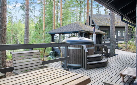 Susiranta: Hardwood, Dek, Schaduw, Veranda, Ontwerp, Stoel, Outdoor Structuur, Plank, Blokhut, Houten Vloer