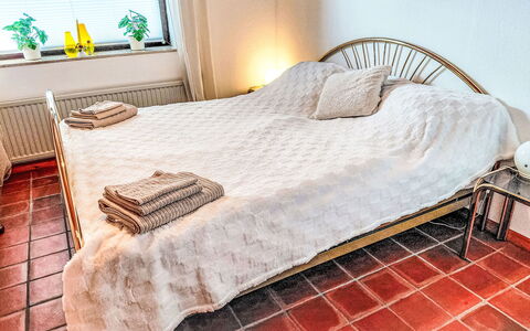 Schwalenberg 196: Bed, Slaapkamer, Bedding, Laken, Meubilair, Verdieping, Hout, Interieur Ontwerp, Flooring, Linens