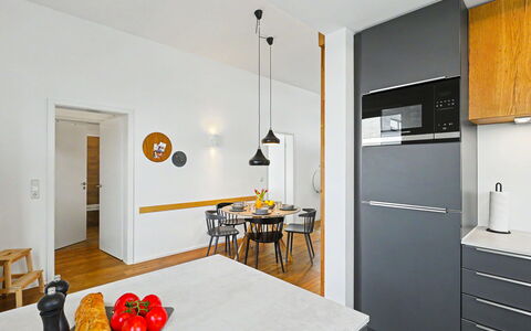 Seezeit: Meubilair, Interieur Ontwerp, Keuken, Flooring, Countertop, Toestel Van De Keuken, Hout, Cabinetry, Verdieping, Plafond