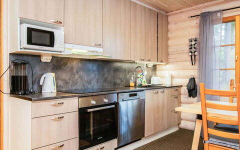 Villa Saimaa: Hout, Meubilair, Flooring, Wastafel, Keuken, Beits, Countertop, Major Appliance, Kraan, Loodgieterswerkinrichting