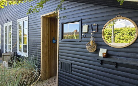Yvette - 350M from the Sea: Dak, Huis, Huis, Verblijf, Deur, Siding, Dek, Veranda, Plank, Hardwood