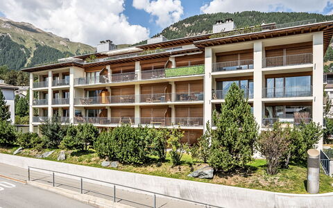 Chesa Promulins: Bergketen, Vallei, Balkon, Eco Hotel, Hotel, Bergdorp, Kamerplant, Villa