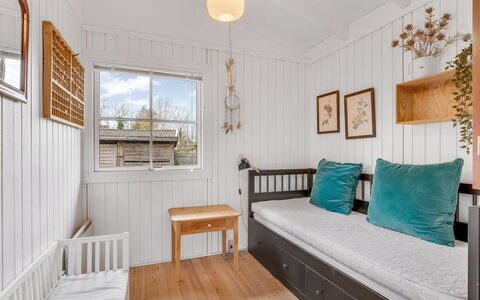 Anelle - 100M from the Sea: Interieur Ontwerp, Flooring, Meubilair, Verdieping, Hout, Houten Vloer, Plafond, Bed, Slaapkamer, Kamer