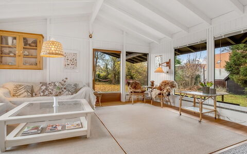 Anelle - 100M from the Sea: Interieur Ontwerp, Meubilair, Flooring, Hout, Plafond, Bankstel, Verdieping, Woonkamer, Huis, Verlichting