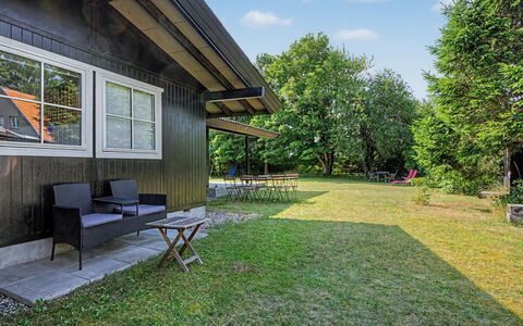 Anelle - 100M from the Sea: Gras, Struik, Huis, Verblijf, Huis, Land Lot, Groundcover, Tuin, De Lente, Gazon