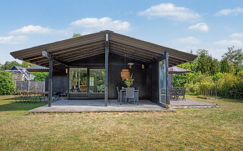 Anelle - 100M from the Sea: Dak, Huis, Struik, Huis, Verblijf, Veranda, Deur, Land Lot, Garden Gebouwen
