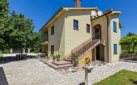 Elli: Huis, Huis, Deur, Verblijf, Landgoed, Oprit, Villa, Werf, Balkon, Hacienda