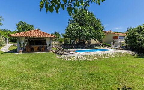 Elli: Schaduw, Verblijf, Landgoed, Tuin, Boerderij, Backyard, Gazon, Werf, Hacienda, Landscaping