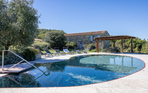 Il Gabbro, Luxury Experience: Blauw, Water, Zwembad, Reflectie, Reservoir, Waterpartij, Reflecting Pool, Vijver