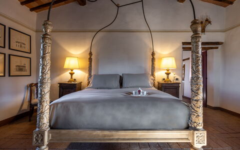 Il Gabbro, Luxury Experience: Meubilair, Interieur Ontwerp, Flooring, Slaapkamer, Bed, Verdieping, Verlichting, Hemelbed, Bed Frame