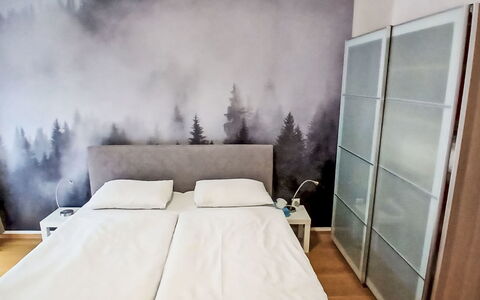 Na Kovárně: Slaapkamer, Bed, Meubilair, Interieur Ontwerp, Bedding, Laken, Verdieping, Flooring, Kamer, Huis