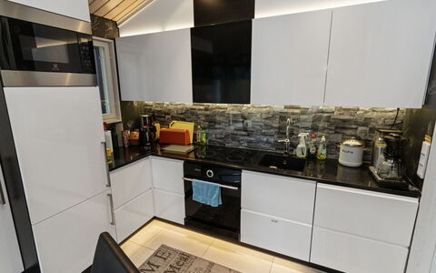Nuunalahti: Keuken, Toestel Van De Keuken, Countertop, Flooring, Major Appliance, Cabinetry, Interieur Ontwerp, Huishoudapparatuur, Verdieping, Meubilair
