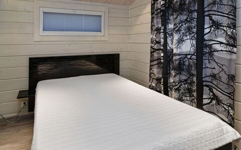 Nuunalahti: Hout, Slaapkamer, Bed, Verdieping, Flooring, Bedding, Laken, Bed Frame, Kamer, Linens