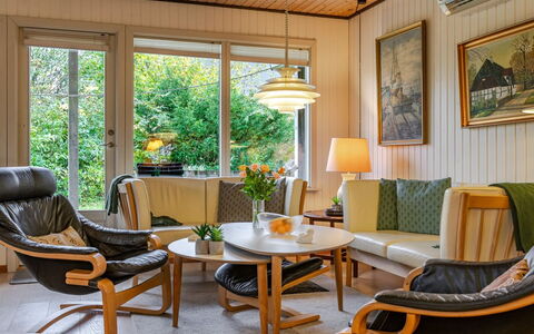 Mika - 300M from the Sea: Verblijf, Backyard, Werf, Garden Gebouwen, Schuur, Siding, Buitenmeubels, Blokhut, Outdoor Structuur, Keet