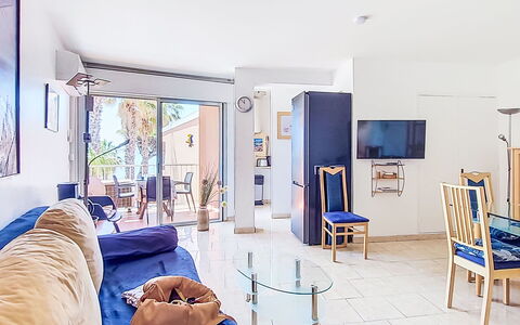 Villa Botrel: Meubilair, Flooring, Interieur Ontwerp, Verdieping, Appartement, Stoel, Bankstel, Woonkamer, Koffietafel