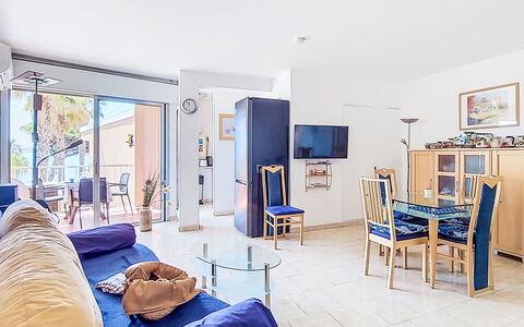 Villa Botrel: Meubilair, Interieur Ontwerp, Flooring, Verdieping, Appartement, Stoel, Bankstel, Plafond, Kamer, Woonkamer