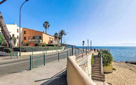 Villa Botrel: Zomer, Kust, Zee, Kust En Oceanic Landvormen, Oceaan, Kust, Schaduw, Strand, Toevlucht