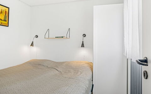 Hjalma - 250M to the Fjord: Muur, Interieur Ontwerp, Slaapkamer, Bed, Meubilair, Hout, Lichte Inrichting, Plafond, Flooring, Verdieping