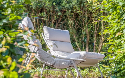 Hjalma - 250M to the Fjord: Buitenmeubels, Tuin, Meubilair, Stoel, Werf, Backyard, Landscaping, Gazon, Ligstoel