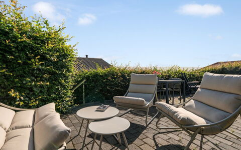Hjalma - 250M to the Fjord: Meubilair, Buitenmeubels, Stoel, Tuin, Klapstoel, Patio, Buitentafel, Backyard, Koffietafel, Werf