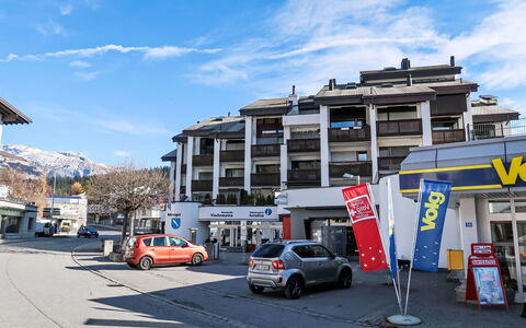 Center Communal D1: Automotive Buiten,  Dorf\, Asfalt, Parking, Family Car, Gemengd Gebruik, Luxevoertuig