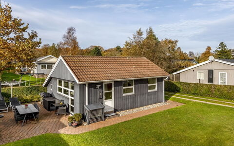 Eugenia - 300M from the Sea: Verblijf, Backyard, Werf, Garden Gebouwen, Schuur, Siding, Buitenmeubels, Blokhut, Outdoor Structuur, Keet
