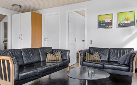 Eugenia - 300M from the Sea: Verblijf, Backyard, Werf, Garden Gebouwen, Schuur, Siding, Buitenmeubels, Blokhut, Outdoor Structuur, Keet