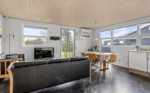 Eugenia - 300M from the Sea: Verblijf, Backyard, Werf, Garden Gebouwen, Schuur, Siding, Buitenmeubels, Blokhut, Outdoor Structuur, Keet