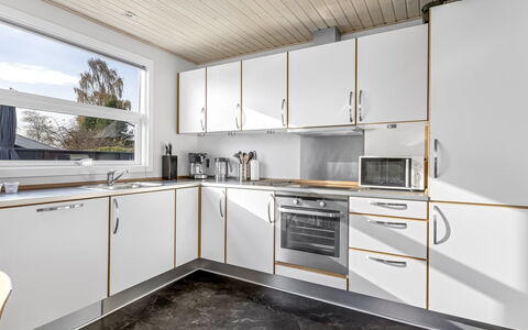 Eugenia - 300M from the Sea: Verblijf, Backyard, Werf, Garden Gebouwen, Schuur, Siding, Buitenmeubels, Blokhut, Outdoor Structuur, Keet