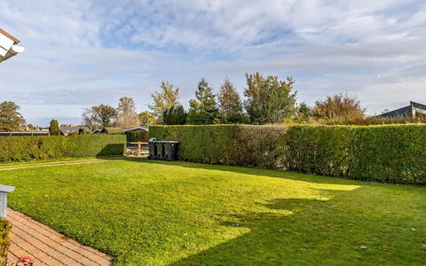 Eugenia - 300M from the Sea: Verblijf, Backyard, Werf, Garden Gebouwen, Schuur, Siding, Buitenmeubels, Blokhut, Outdoor Structuur, Keet