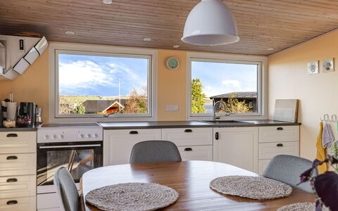 Martti - 200M from the Sea: Meubilair, Interieur Ontwerp, Hout, Flooring, Plafond, Keuken, Lichte Inrichting, Verdieping, Huis, Verlichting