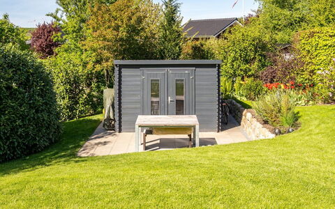 Martti - 200M from the Sea: Tuin, Struik, Garden Gebouwen, Schuur, Groundcover, Backyard, Landscaping, Werf, Outdoor Structuur, Gazon