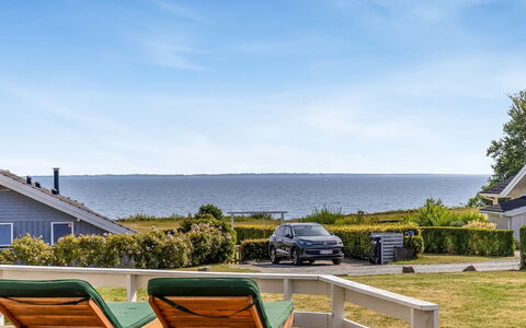 Finn - 100M from the Sea: Verblijf, Backyard, Werf, Garden Gebouwen, Schuur, Siding, Buitenmeubels, Blokhut, Outdoor Structuur, Keet