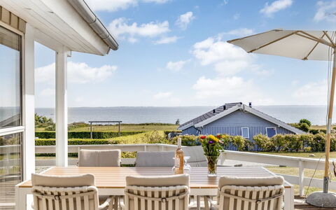 Finn - 100M from the Sea: Verblijf, Backyard, Werf, Garden Gebouwen, Schuur, Siding, Buitenmeubels, Blokhut, Outdoor Structuur, Keet