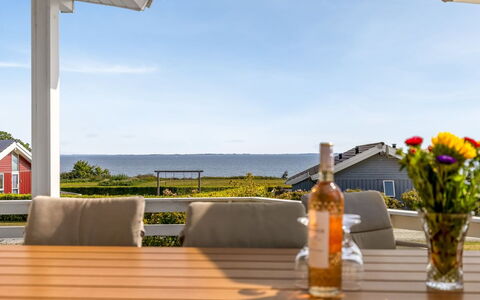 Finn - 100M from the Sea: Verblijf, Backyard, Werf, Garden Gebouwen, Schuur, Siding, Buitenmeubels, Blokhut, Outdoor Structuur, Keet