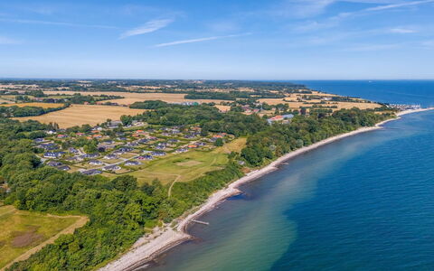 Finn - 100M from the Sea: Verblijf, Backyard, Werf, Garden Gebouwen, Schuur, Siding, Buitenmeubels, Blokhut, Outdoor Structuur, Keet