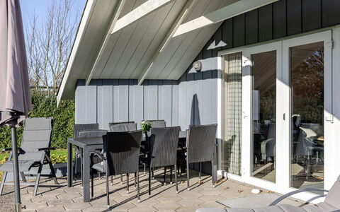 Gerarda - 450M from the Sea: Verblijf, Backyard, Werf, Garden Gebouwen, Schuur, Siding, Buitenmeubels, Blokhut, Outdoor Structuur, Keet