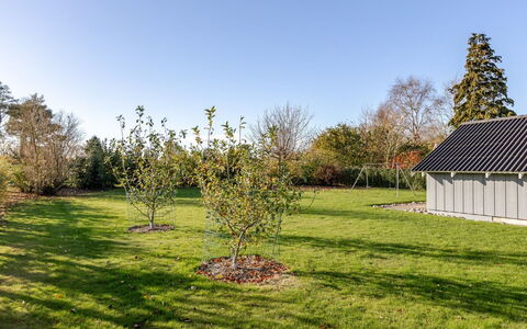 Gerarda - 450M from the Sea: Verblijf, Backyard, Werf, Garden Gebouwen, Schuur, Siding, Buitenmeubels, Blokhut, Outdoor Structuur, Keet