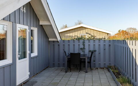 Gerarda - 450M from the Sea: Verblijf, Backyard, Werf, Garden Gebouwen, Schuur, Siding, Buitenmeubels, Blokhut, Outdoor Structuur, Keet